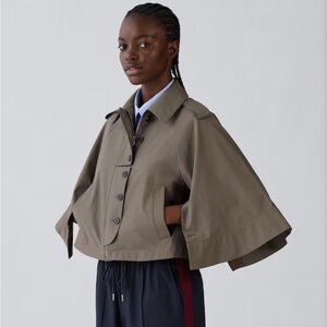 GU
Short Cape Coat